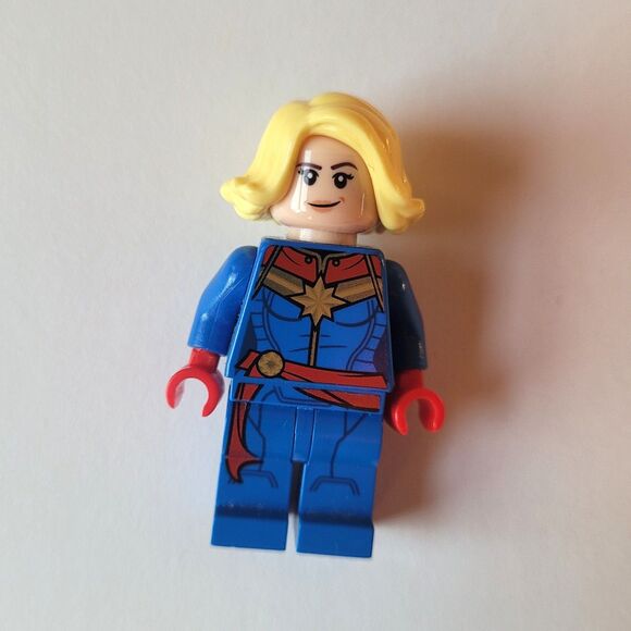 LEGO Captain Marvel Minifigure – Marvel Super Heroes - Picture 4 of 4